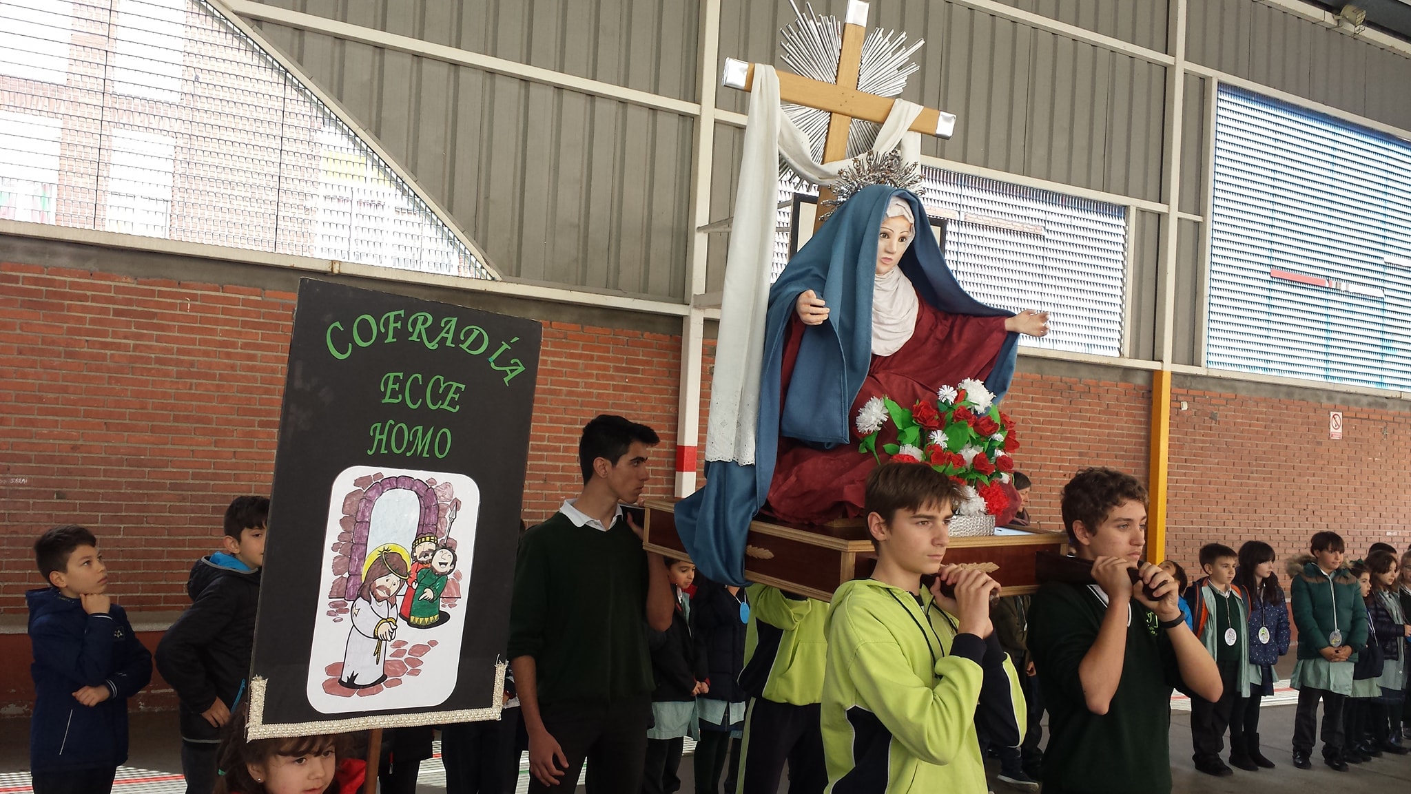 Procesión En El Colegio Safa Grial Junta De Cofradías De Semana Santa